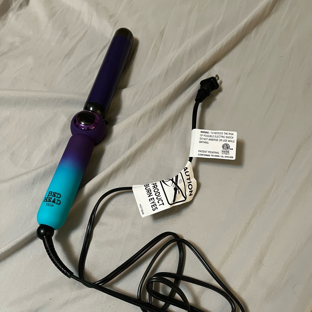 Rough Volume 1-1/4" Digital Curling Wand. Great for beach waves and loose curls!